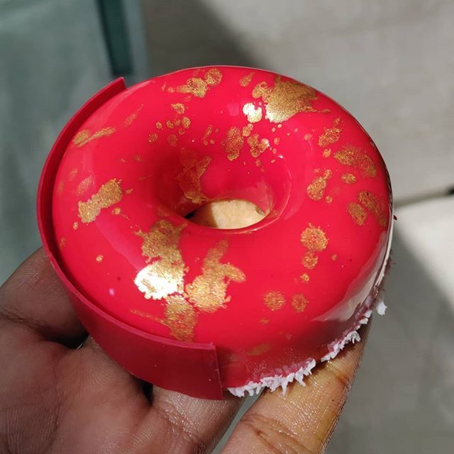RithvikAnanth's tweet photo. Raspberry Red Velvet . 
Cream cheese mousse| red velvet sponge | almond sponge | raspberry jelly https://t.co/Saw5k8HXb4 https://t.co/vwbymwUyJB
