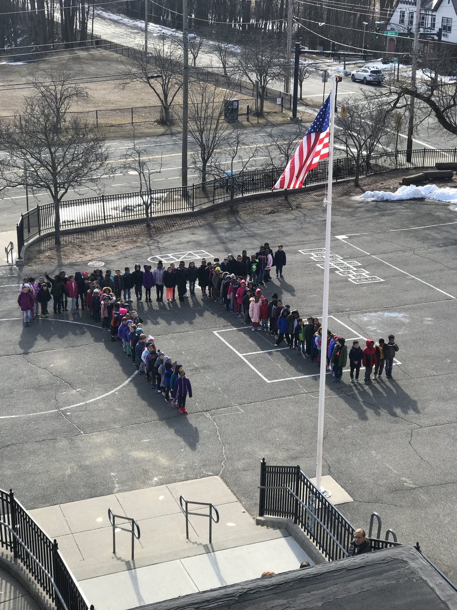 LPietrosimone's tweet image. Celebrating Pi Day at Edgewood School! Amazing! #RealMath #PiDay2019 @KennyKmat @principal4_kids @NewHavenSuper