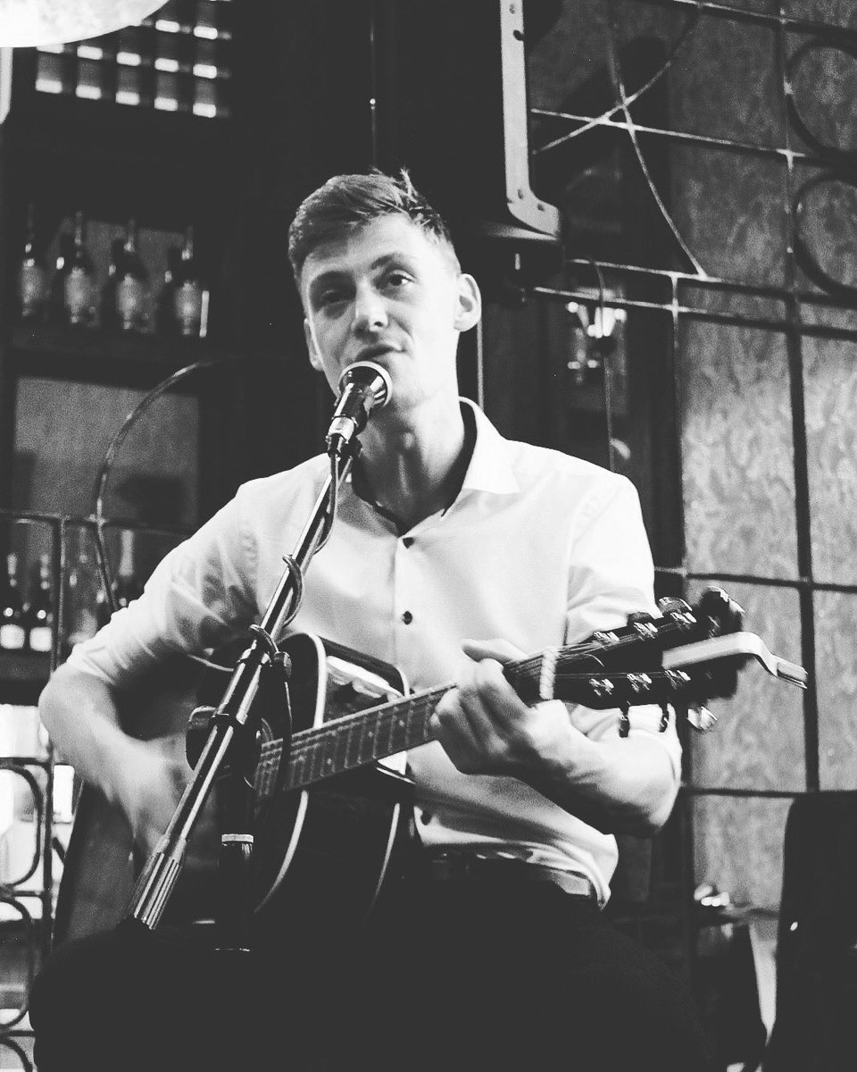 LordStreetHotel's tweet photo. We’ve got #livemusic tomorrow, 8-11pm from the amazingly talented @edmondsontom &amp; of course 2-4-£12 on all cocktails!
Start your weekend off in style at @lordstreetluxuryhotel ✨ 🍸 ✨
01704 829027
https://t.co/sZrvaMESLG https://t.co/LIFU3Vxb41