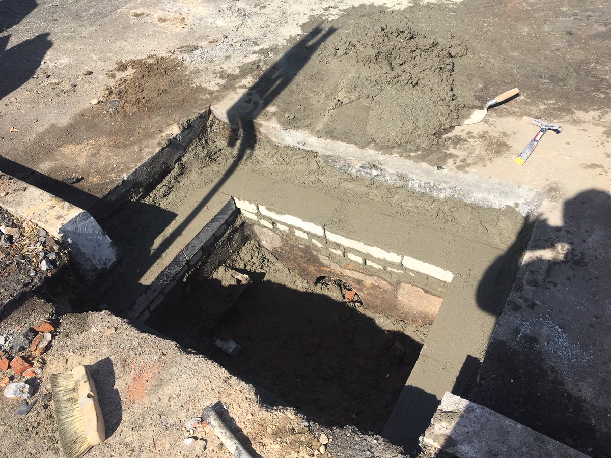 nysdotli's tweet photo. Yesterday, along #NY27 #SunriseHighway Service Road near #CommackRoad, @NYSDOT crews had to make a storm drain basin replacement with block and brick work done. #WorkZoneSafety https://t.co/0GKbuedUQa