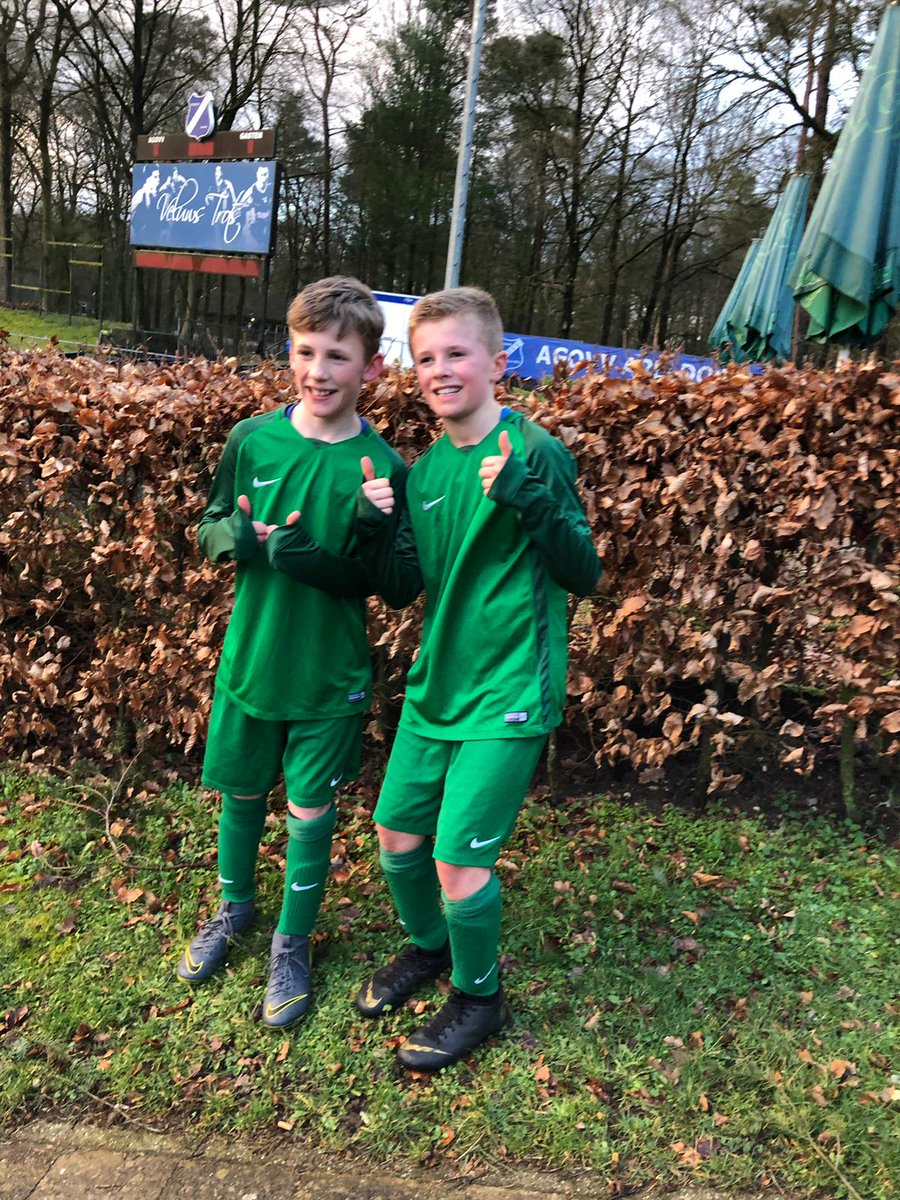 splochemE1's tweet photo. Stan en Luc kregen vorige week het bericht van de KNVB dat ze opnieuw door zijn naar de volgende ronde. Gisteren speelde ze hun eerste van drie toernooien bij AGOVV in Apeldoorn. #toppers! https://t.co/PTf22joiiG