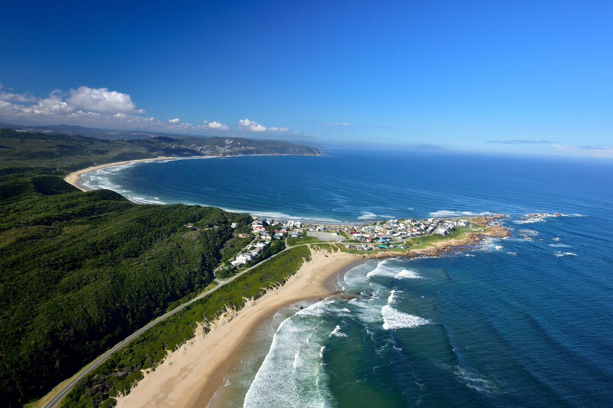 SouthAfrica's tweet photo. @AlexisRenG We'd love to have you! There's plenty of beach to go around and the weather is just lovely this time of year! #MeetSouthAfrica 🌞 https://t.co/lCgFBYHA5q