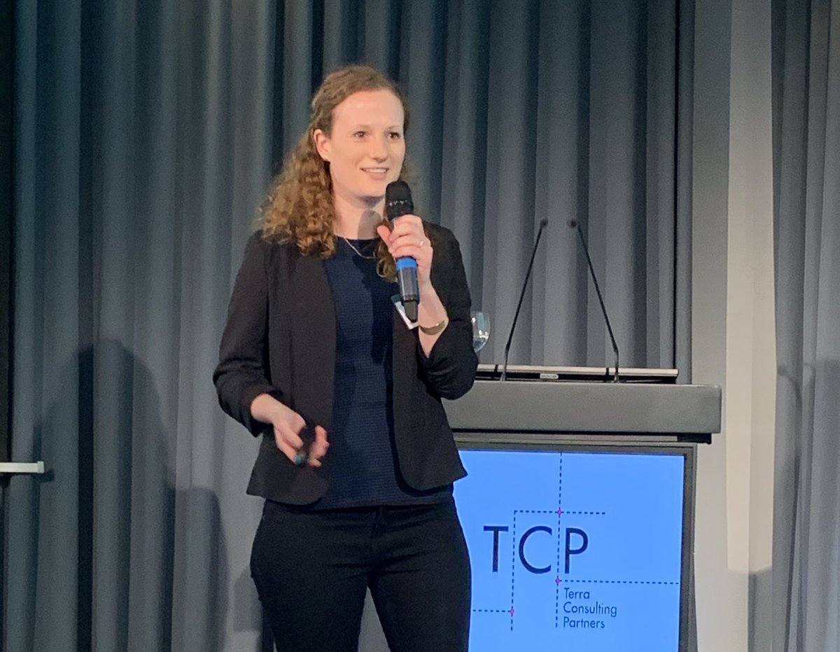 healthcare_de's tweet photo. #Ideenkueche2019 #Startup #Pitch 2: L. Weber @mindable_health Verhaltenstherapeutische #App gegen Angststörungen (Panik etc.) durch lernen, reflektieren, üben. #Psychotherapie https://t.co/rVtsDE2qO5