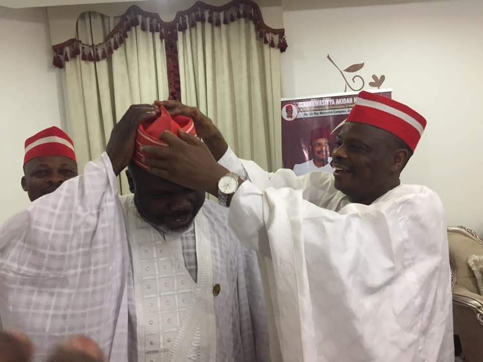 H.E. @KwankwasoRM decorating Hon. Hashimu Dungurawa,  Ganduje's aide, with a red cap, who resigned yesterday for his boss inability to conceed defeat in the 9th March elections. 

More are joining us already. I assure you we are on track.  #AbbaGidaGida #KanoDecide.