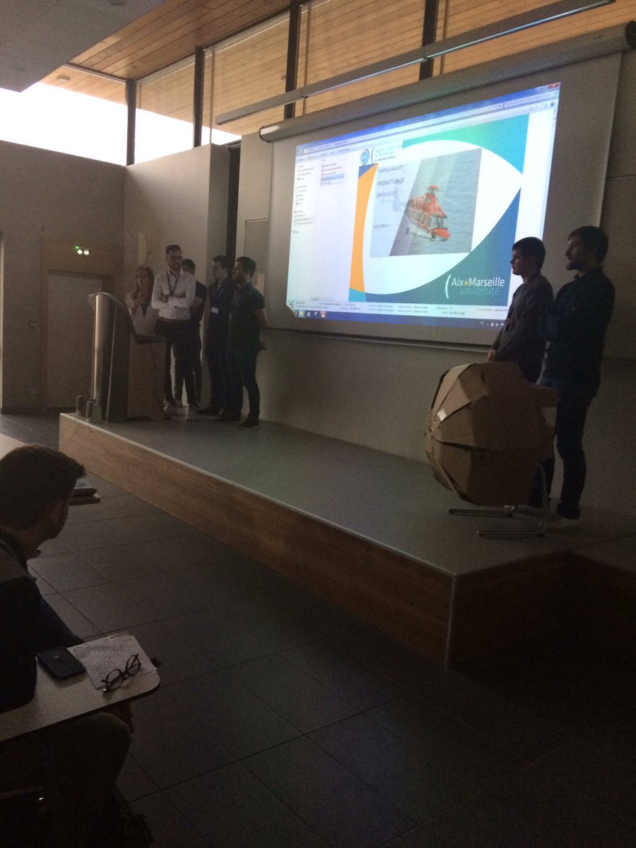 Caspers47804505's tweet photo. @Safe_Cluster soutenance par les étudiants Polyaéro -Virtual réalité bravo ! https://t.co/E2PNB9A6JR