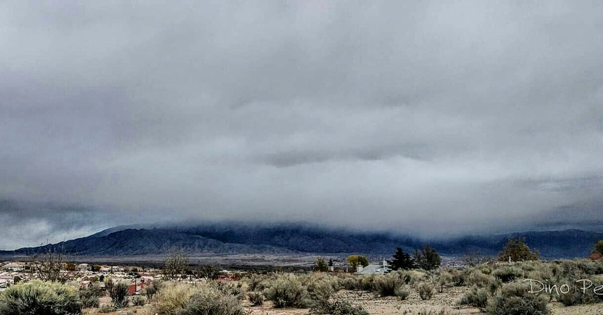 Big_Red_Rage's tweet photo. Low #clouds swallowing up #SandiaMountain. - Dino Pena
#Albuquerque
#NewMexico #weather #RedFocusPhotography
#NewMexicoTrue
@krqe @KRQEMark @KristenCurrieTV https://t.co/qDcBBdNezG