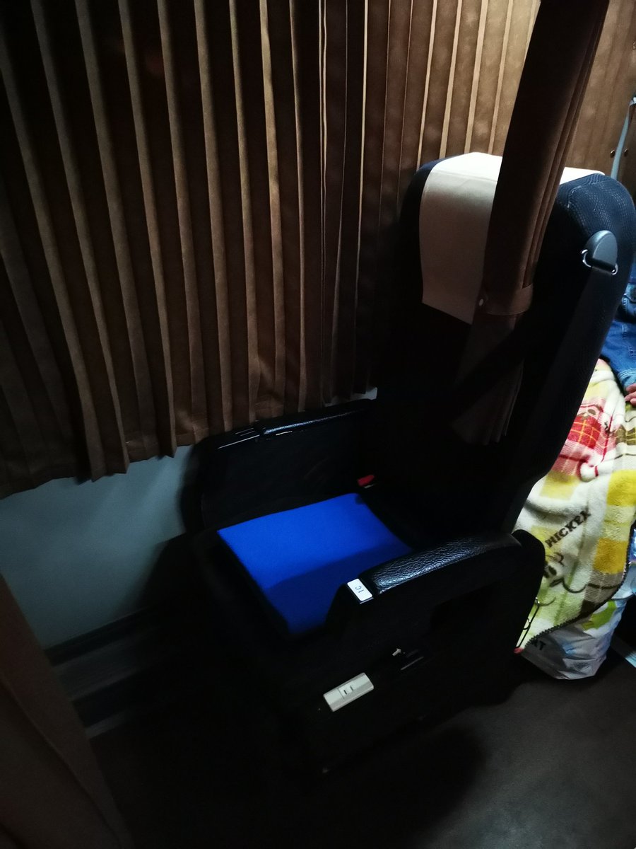 Sq アルピコ交通 成田空港 長野線 長野0 か1330 京成上野23 40 松本bt05 41 1号車の成田空港交通より先に2号車のアルピコが配車 コンセント有り Wifi有り 1c はフットレスト無し