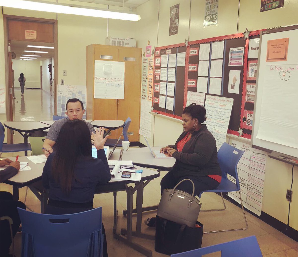 teach2dfuture's tweet photo. Largo HS English #bookstudy team continued to collaborate on the upcoming teacher demonstration of our study. Our goal is to make sure that our students understand how to cite, examine, and analyze pieces of evidence from the text. @HSRELATweets @kedagraves1 #citingevidence https://t.co/Io8srHG2kJ