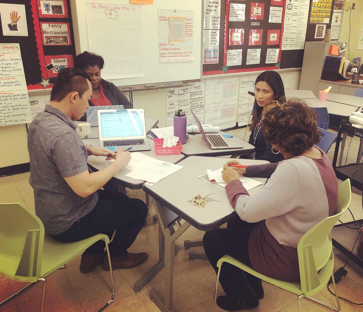 teach2dfuture's tweet photo. Largo HS English #bookstudy team continued to collaborate on the upcoming teacher demonstration of our study. Our goal is to make sure that our students understand how to cite, examine, and analyze pieces of evidence from the text. @HSRELATweets @kedagraves1 #citingevidence https://t.co/Io8srHG2kJ