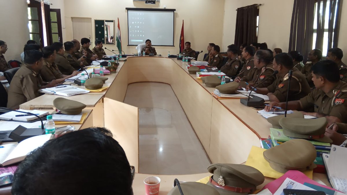 budaunpolice's tweet photo. आज दिनांक 14.03.2019 को एसएसपी #budaunpolice द्वारा पुलिस लाइन बदायूं में आगामी लोकसभा चुनाव के परिप्रेक्ष्य में कार्यवाही की समीक्षा व अपराध गोष्ठी आयोजित करते हुए सम्बन्धित को आवश्यक दिशा -निर्देश दिये गये । @budaunpolice @igrangebareilly @adgzonebareilly @Uppolice https://t.co/7veHgiVtvU