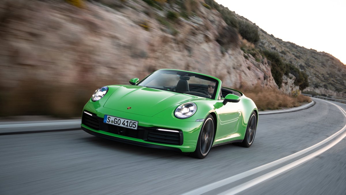 PorscheNewsroom's tweet image. The unique panel bow convertible top of the #Porsche #911Cabriolet is a completely own development. The details: goo.gl/aw3Ngw