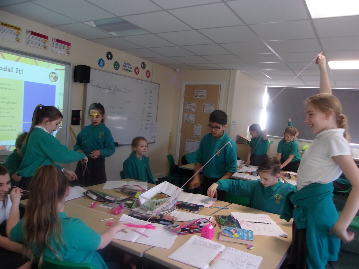 ClaveringTS27's tweet photo. #5LH
In Science, we worked in groups to create a human model to show how light enables us to see things. https://t.co/YGl5thpvvH