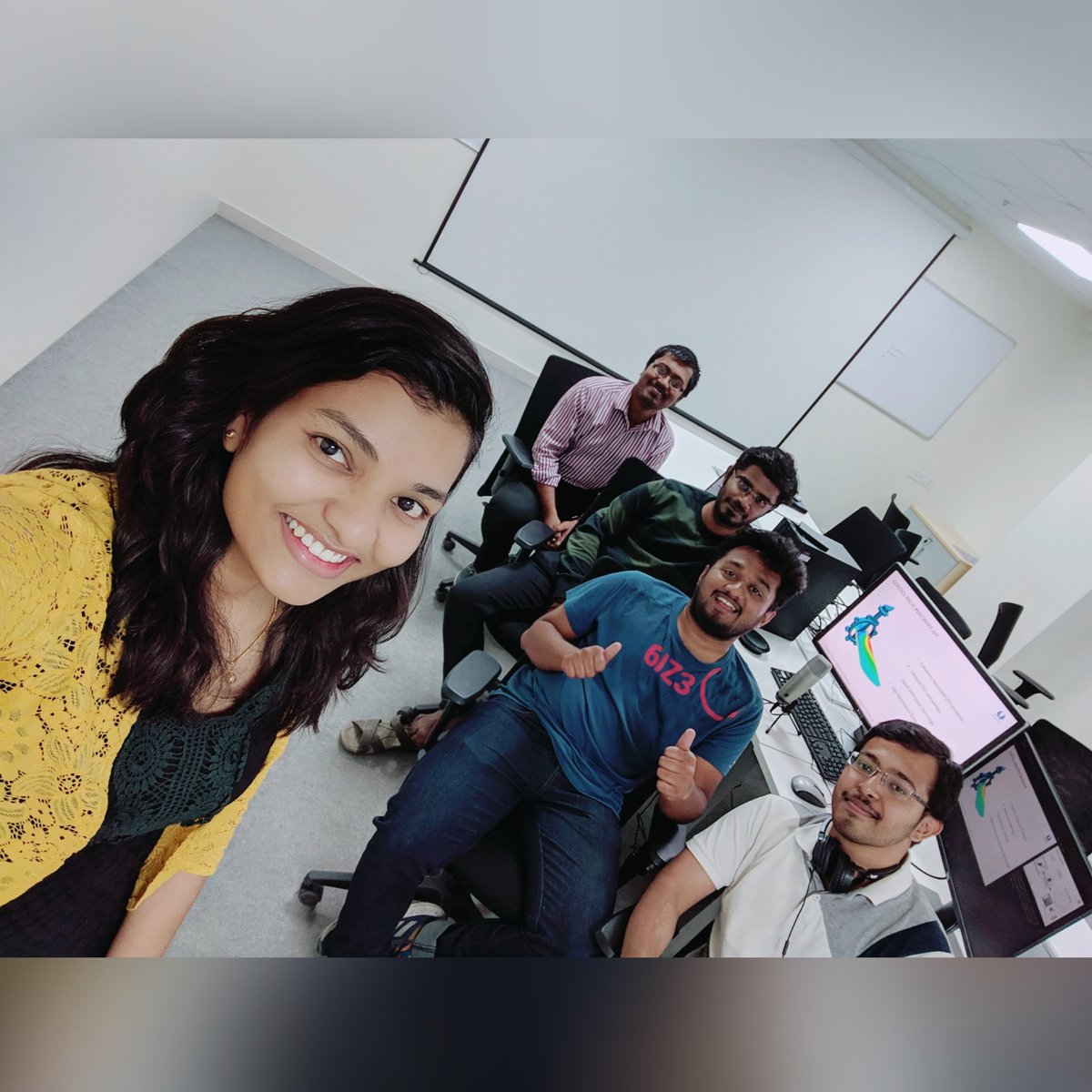simulation_hub's tweet photo. Everything set for today's webinar.👍🤟Excited to meet you all and talk about Predicting Hydrodynamic Torque for valves using simulationHub. Here is an opportunity to attend the webinar LIVE at 9:30 pm. Use the link to join us: https://t.co/1gM1hWbnli
#hydrodynamictorque #valves https://t.co/n5o1I2ElA7