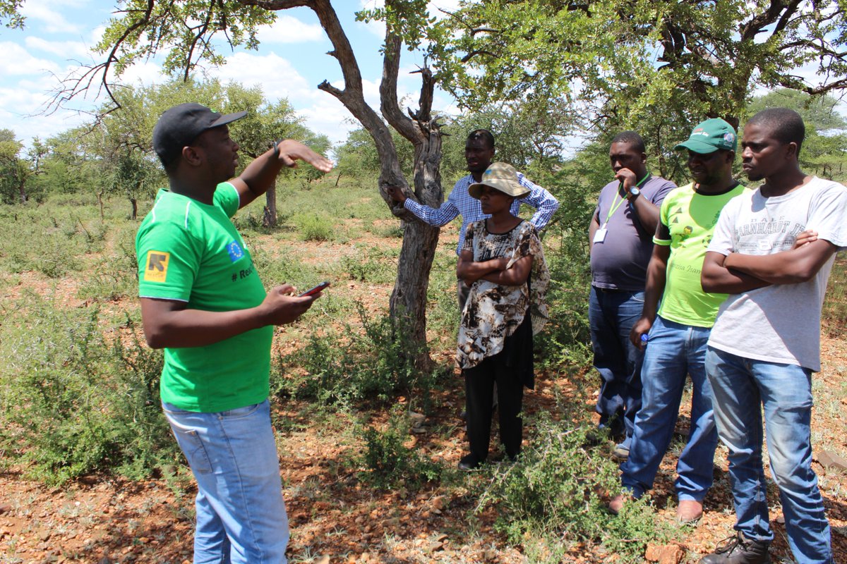 OxfaminZim's tweet photo. #Update @OxfaminZim DRR Officer William Chagumaira explaining on risk factors to flooding during a flood risk mapping exercise with Matobo District Stakeholders today. Flood inundation lines showing history of past flooding were observed.
#FloodForecasting
#HazardMapping https://t.co/COERc3S6Ys
