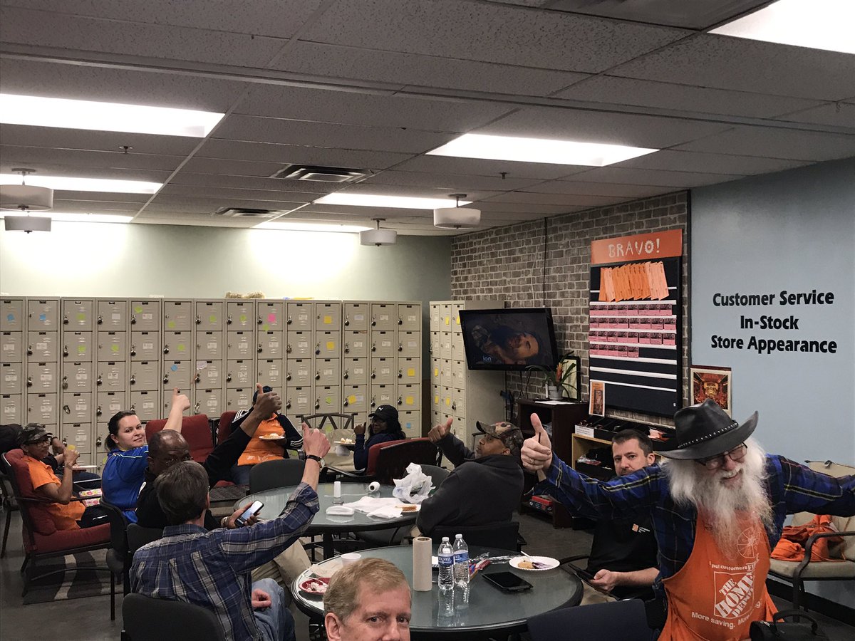 Store #0131 Associates and MET enjoying National Pie Day! #D1makingadifference <a href="/KMTovey/">Keith Tovey</a> <a href="/rcrossm545/">Russell Cross</a> <a href="/FarrBrannon/">DaveDj2007.eth</a> <a href="/CharlieHHong/">Ji Charlie Hong</a>