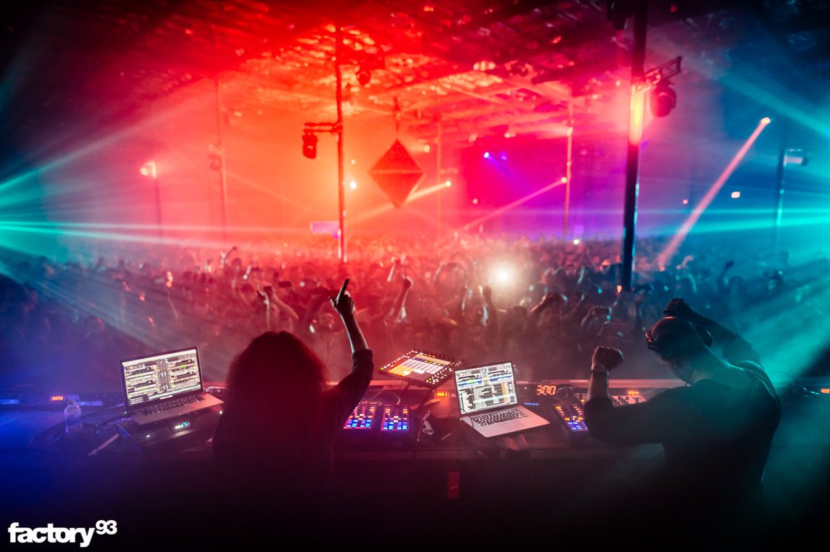 MoodRec's tweet photo. Who remembers this moment with @vcalderone from #MoodRAW at @thefactory93 LA back in 2017? 🙌
#TBT https://t.co/QXzeK1FoI9