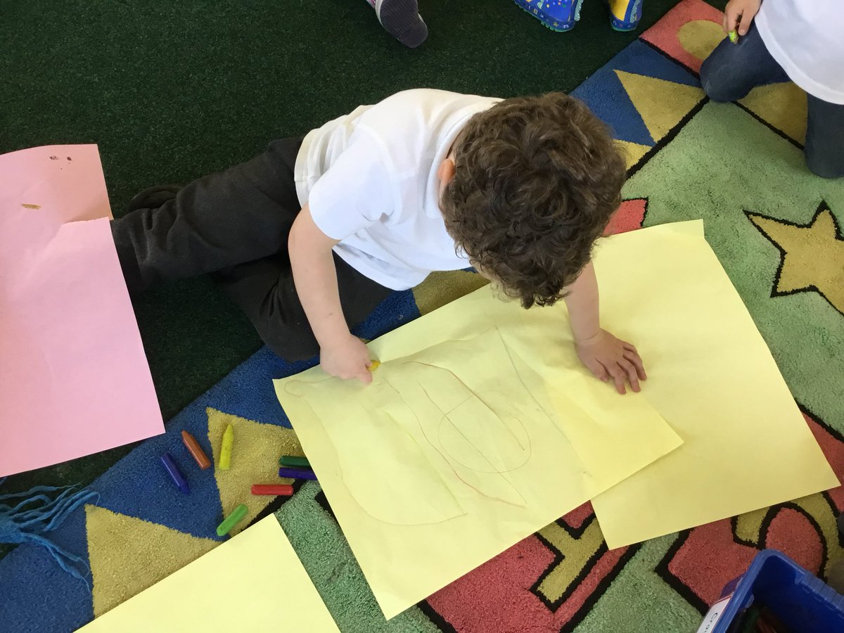 Springwood_Prm's tweet image. We have been drawing to music in #springcardiff today! #springmusic