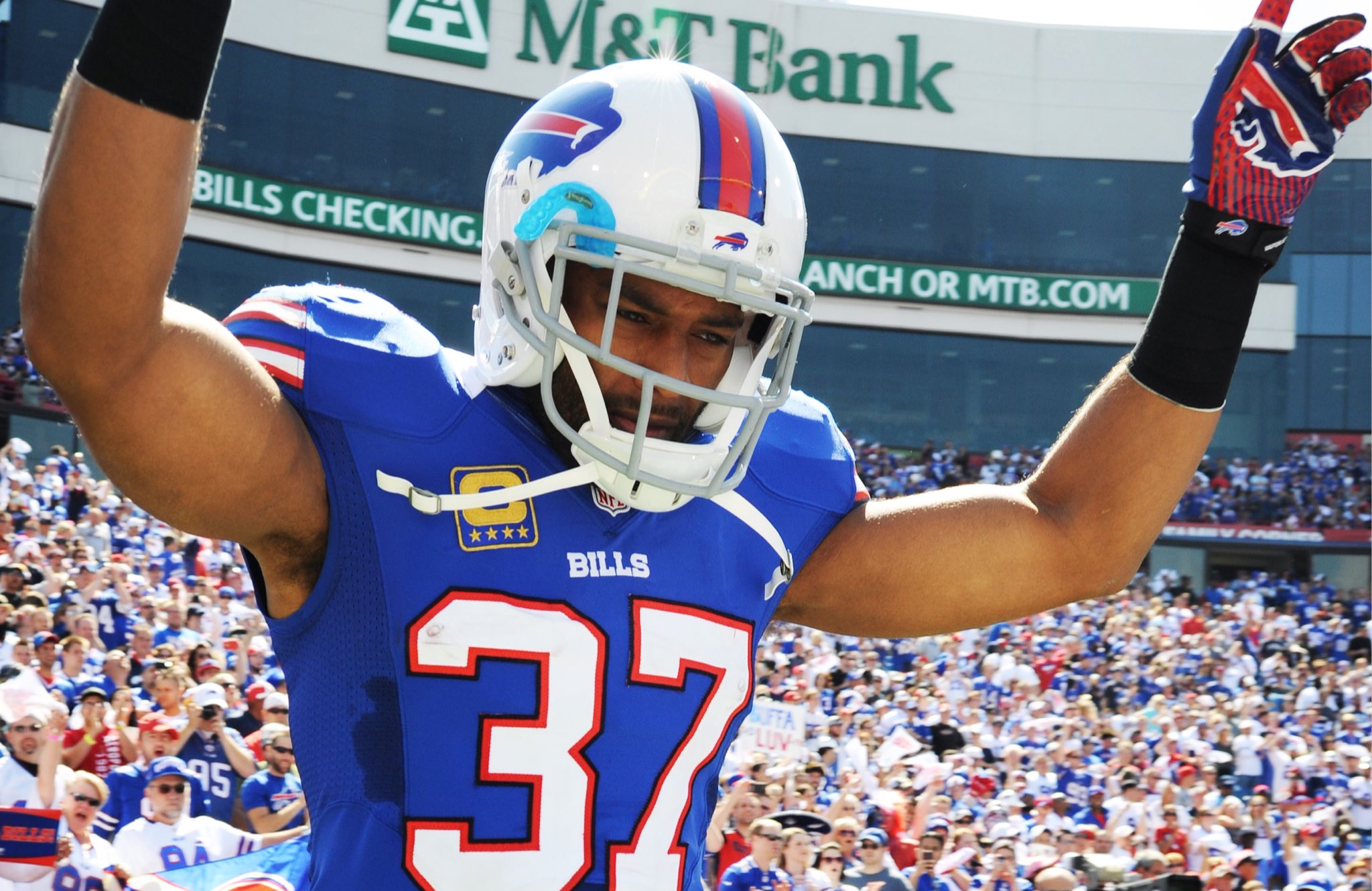 Happy Birthday to our former Captain and Bills Walter Payton Man of the Year ( 09, 11), DB, George Wilson! 