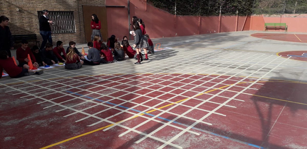 colegiosilbcn's tweet photo. Preparando el mosaico para la celebración del #PiDay
#PiDaySIL
#MatemáticasSIL
#PrimariaSIL
#SecundariaSIL https://t.co/zzQYABT3SB