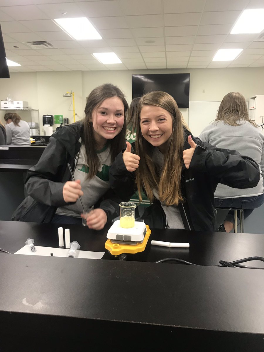 MeadeHosa's tweet photo. Making chapstick!  #pharmacyfieldtrip #meadehosa @MEADECOUNTYHIGH https://t.co/znzVGn3v7v