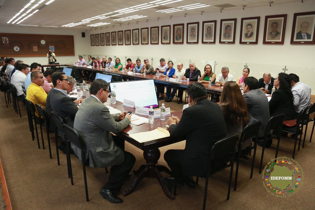 _EnriqueAlonso's tweet photo. Asistí a la exposición de motivos del convenio de colaboración para la simplificación de las Licencias de Funcionamiento y Construcción #Morelos @Idefomm_morelos https://t.co/MrgYN2EfmR