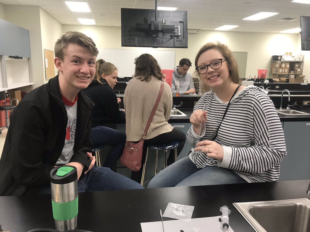 MeadeHosa's tweet photo. Making chapstick!  #pharmacyfieldtrip #meadehosa @MEADECOUNTYHIGH https://t.co/anf1OWX8kc