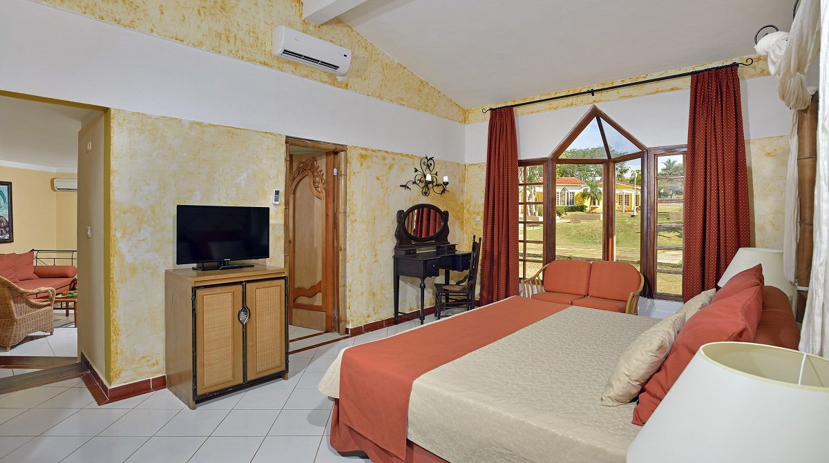 MeliaCuba's tweet photo. Los bungalows, preferidos de quienes llegan a #SolPalmeras en familia https://t.co/aP4ilJpUUo  #MeliaCuba https://t.co/4bO1KjBxGi
