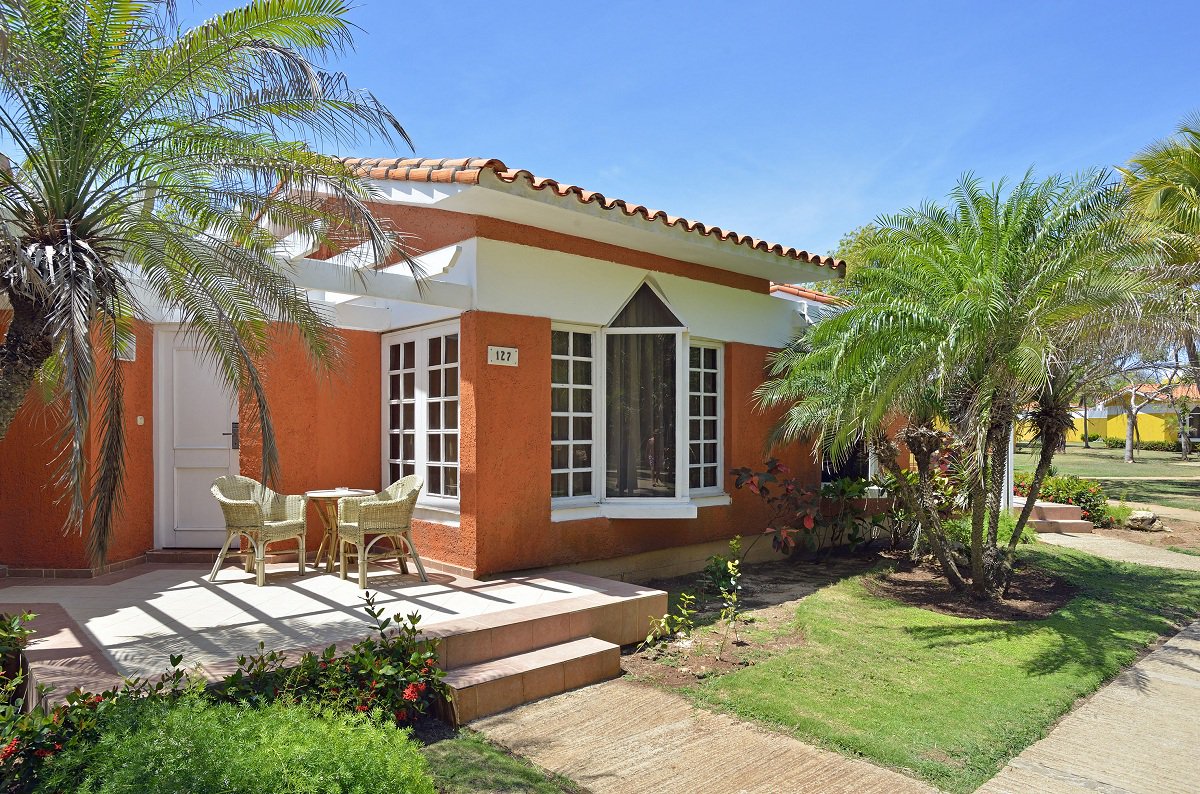 MeliaCuba's tweet photo. Los bungalows, preferidos de quienes llegan a #SolPalmeras en familia https://t.co/aP4ilJpUUo  #MeliaCuba https://t.co/4bO1KjBxGi