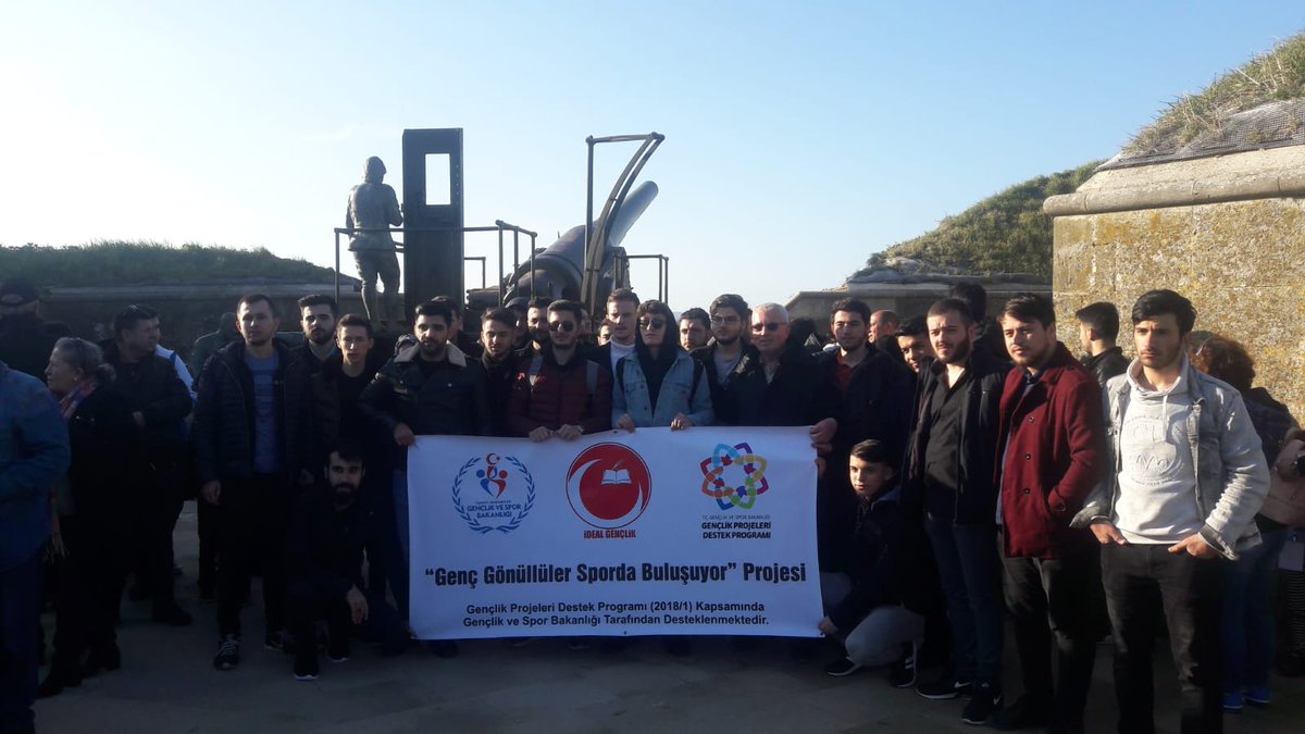 gencliksporda's tweet photo. Gpdp 2018-1 programı halı saha turnuvamız kapsamında başarılı olan takım arkadaşlarımızla Çanakkale ilimize gezi düzenledik.
#GençlikProjeleriDestekProgramı https://t.co/rZyRzkAfoX