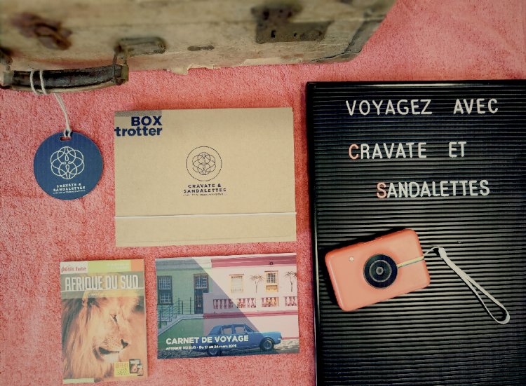 ★ Des nouvelles de l’atelier ★ 
🌿🌍Les voici, les voilà, nos nouvelles Box Trotter sur mesure :) 🌿🌍
Elles sont imprimés sur papier recyclé avec des encres végétales.
Une façon pour nous de renforcer notre engagement à consommer de façon responsable !