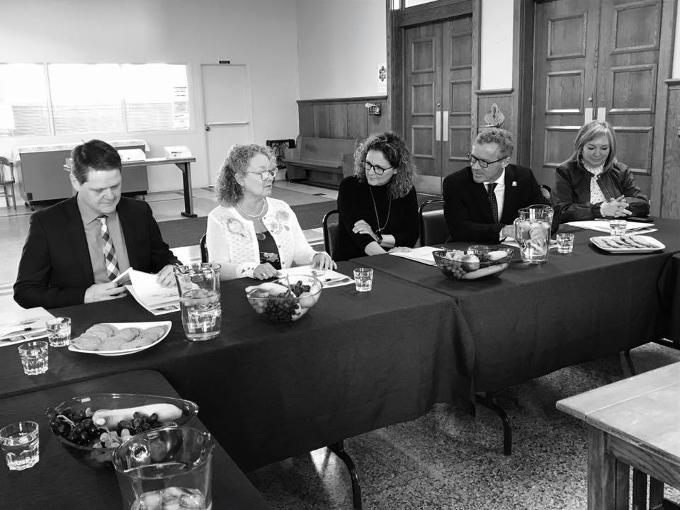 JeanBoulet10's tweet photo. Ce matin moi et ma collègue @Marguerite_CAQ, ministre responsable des Aînés et des Proches aidants, nous avons visité la Maison Carpe Diem - Centre de ressources Alzheimer pour travailler activement sur son projet d’agrandissement et parler du bien-être de nos aînés. https://t.co/cCCJodHT67