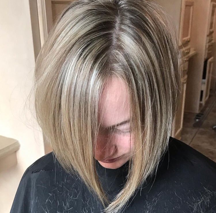 Beautiful baby lights with a textured bob by Kristen! 😍 Hurry and book your color refresher appointment before spring formals! Call 986-345-7000 🌟

#jeannemaureens #bob #textured #haircut #shorthair #beautifulhair #babylights #welovethis #lob #spring #refresh #behindthechair