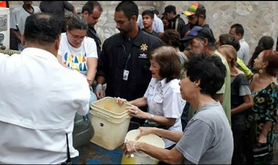 #12mar Finalizamos la tarde con @gustavoduquesaez continuando con el plan de contingencia, junto a los funcionarios de  <a href="/policiachacao/">Policía Municipal de Chacao</a> @pc_chacao  y concejales del municipio, donde se llevó por emergencia el Camión Cisterna para los vecinos del Sector Pp  San José de La Floresta