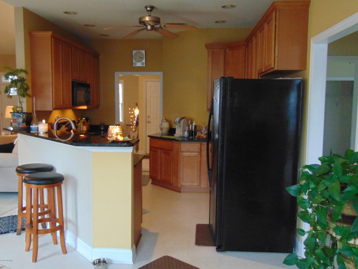 NetworkWilm's tweet photo. Very nice unfurnished single family home for rent, located in Johnson Farms. 4 Bedrooms, 3 bathrooms, 2 car garage &amp; much more. $1850 per month https://t.co/1O3z2zv80e https://t.co/U9tZV2yZlG