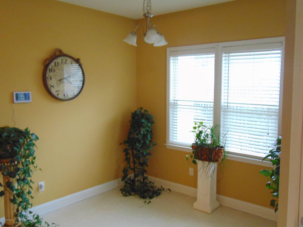 NetworkWilm's tweet photo. Very nice unfurnished single family home for rent, located in Johnson Farms. 4 Bedrooms, 3 bathrooms, 2 car garage &amp; much more. $1850 per month https://t.co/1O3z2zv80e https://t.co/U9tZV2yZlG