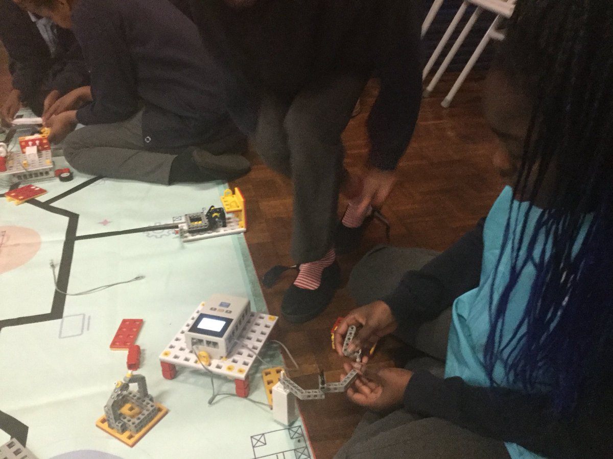 STC_SPARE2's tweet photo. Today we had a robotics workshop where we learnt how to attach and work a motor #stcstem #BSW19 https://t.co/JyKoGlrU8R