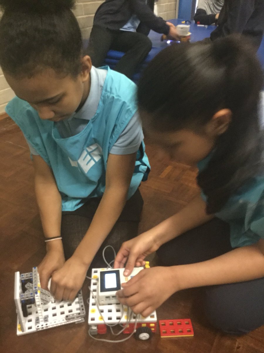STC_SPARE2's tweet photo. Today we had a robotics workshop where we learnt how to attach and work a motor #stcstem #BSW19 https://t.co/JyKoGlrU8R