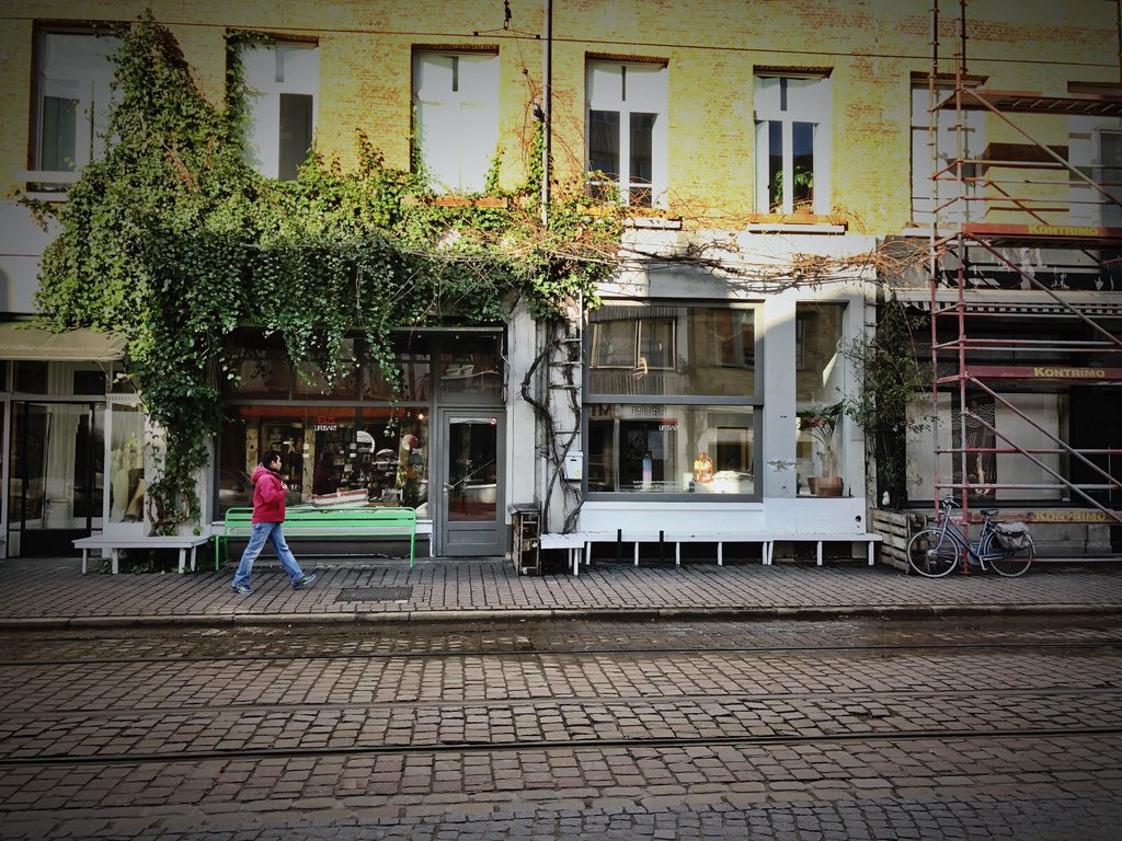 #Antwerp #worldsommelier congratulations to @JulieDupouy1 on reaching semifinals. Amazing achievement for 🇮🇪. <a href="/charlesderain/">charles derain</a> <a href="/Wilsononwine/">John Wilson</a> <a href="/Rafa_Salazar_/">Rafa</a> <a href="/TheWineMasons/">ben mason</a> @grapecircus <a href="/libertyireland/">Liberty Wines IE</a> <a href="/ShaneDigsWine/">Shane Murphy</a> @LeCaveau1 <a href="/CorinaHardgrave/">Corinna Hardgrave</a>