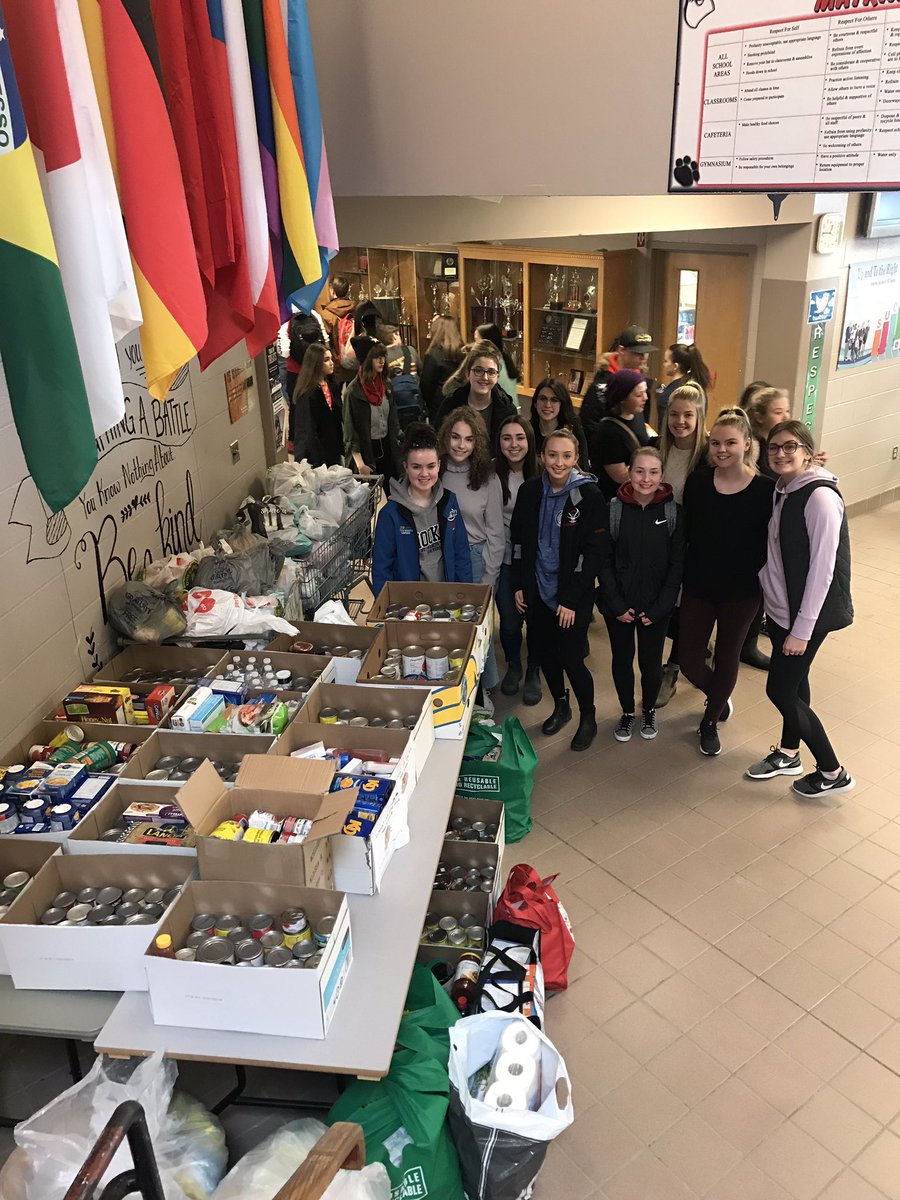 GBInteract's tweet photo. 2,185 items and a $500 cheque later!! Thank you guys for all the help, we really appreciate it❤️☺️ https://t.co/MgBqIDG5hl