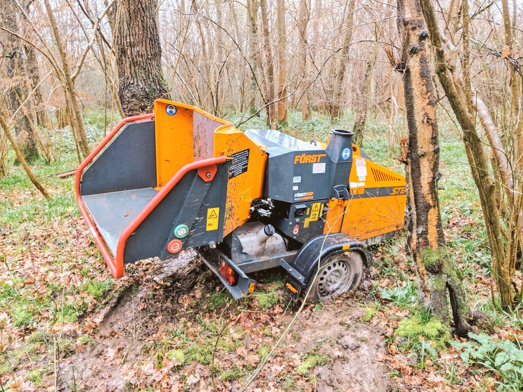 KentPoliceRural's tweet photo. Our West team officers have located & recovered this stolen #defender & wood chipper on 12/03. Recovery was a challenge made alot easier with the help of a kind farmer Cad 12:602 NL
@NFUKent
#Landytheft #WeFoundIt #RuralCrime #workingWithOurCommunities #ThankYourFarmer https://t.co/prbI1Jo8Bs