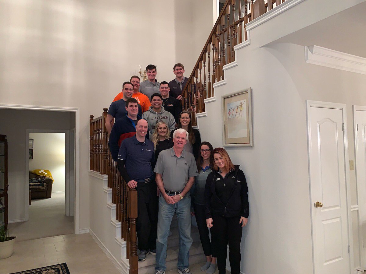 AJGACareers's tweet image. An annual tradition! The Vice President of the @AJGAGolf Board of Directors, @jquirk3, had our #HunterMahanJr staff over for dinner. 

Thank Joe Q. for always being so supportive of the AJGA Staff! And to Mrs. Q for making the best dessert! 😍