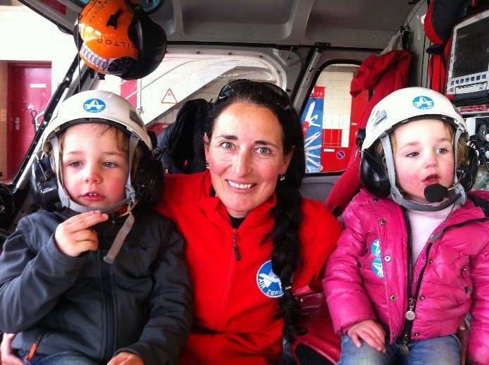 FSZermatt's tweet photo. Die erste Frau...Die als Notfallärztin bei der Air Zermatt tätig ist: Anna Wirth. Die komplette Geschichte gibt's auf unserer Webseite @zermatt_tourism  @Gornergratbahn https://t.co/uzCSj31enK https://t.co/qJdi79LP1V