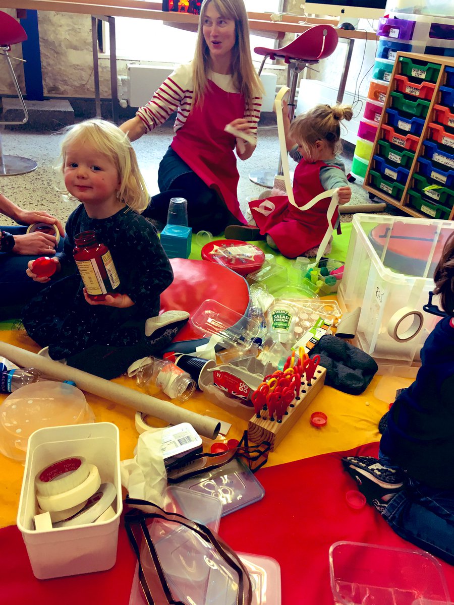 🌈Today at SCRAP TOTS Torre Abbey we made magical rainbow scratch boards using board, card, and discarded paper plates all sourced from the onsite TROVE Scrapstore🌈

Little ones then designed and built  rockets, towers and ‘noisy things’ from scrap!

💛creativity 💛recycling