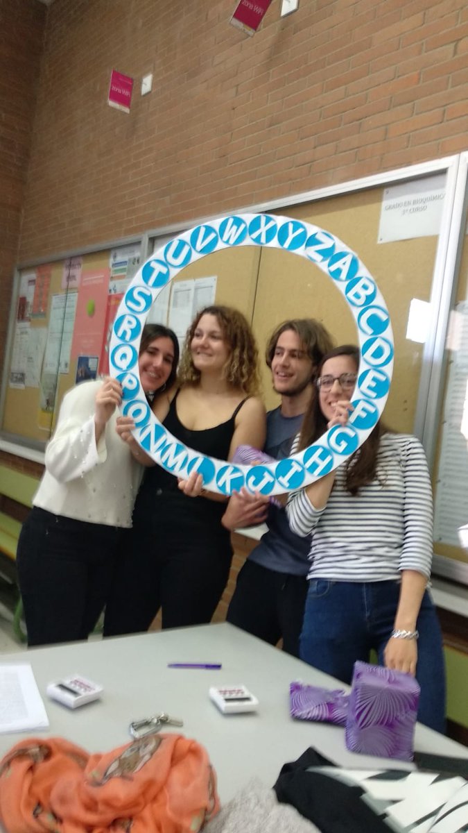 Semanadelcereb1's tweet photo. Esta mañana tuvo lugar el "🧠Game of Brains🧠" Muchas gracias a los participantes!! Os dejamos algunas fotos de la actividad 😁 https://t.co/P6irPTQnjV