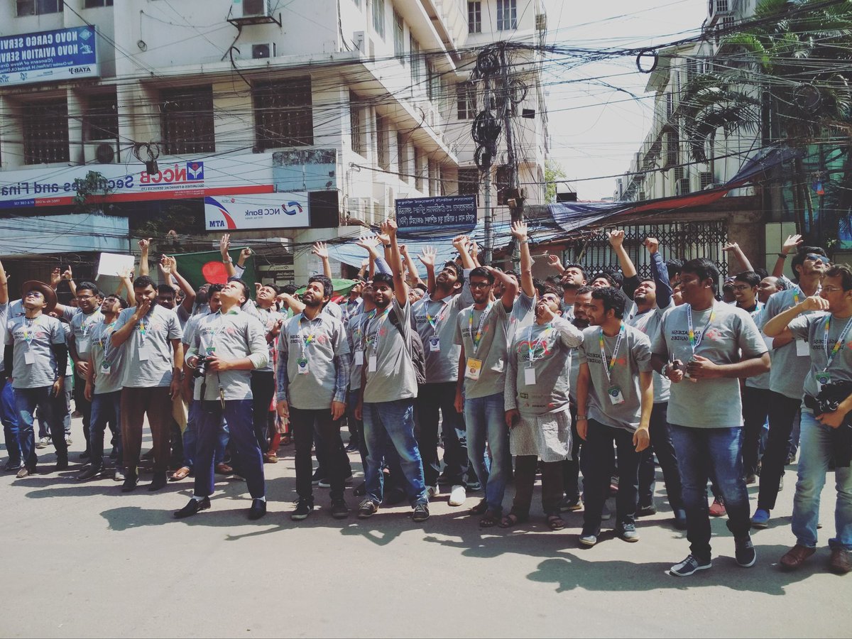 SharifImran5's tweet photo. #Bangladesh #Localguides #100th #meetup
🇧🇩🇧🇩🇧🇩 https://t.co/wfyt7Lv7Y9