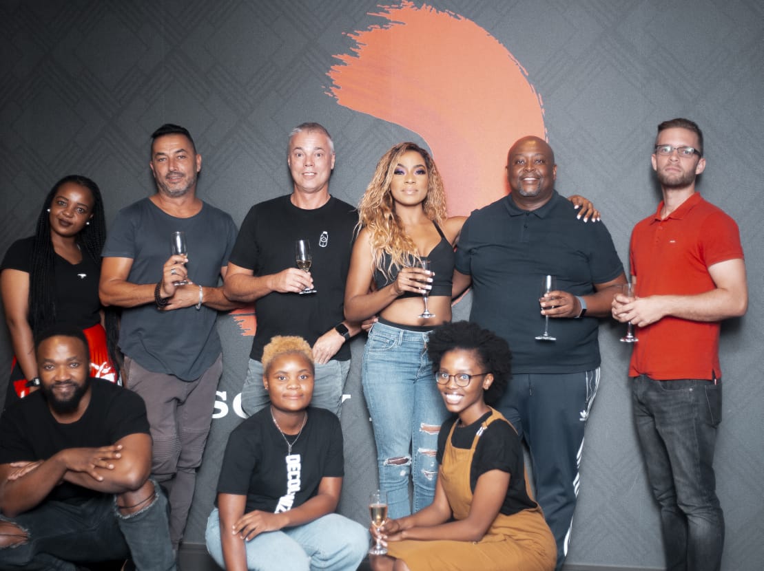 Rouge_Rapper's tweet image. ⚠️ANNOUNCEMENT ⚠️
ROUGE IS OFFICIALLY SIGNED TO SONY MUSIC. 😀😀😀😀😀

I've been independent for the longest time and now officially with a major!

Can't wait to see where this journey takes me with my new family
@SonyMusicAfrica