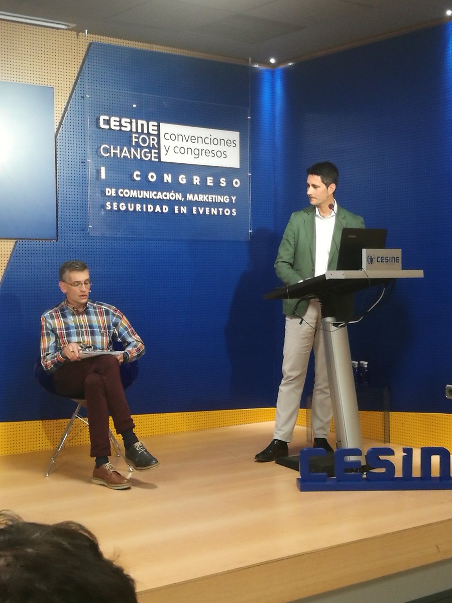ObservatEventos's tweet photo. Espectacular moderación de la mesa de #seguridad y #autoproteccion por #PedroMerodio @MerodioP @asiforing en #congreso #comaseg2019 @ObservatEventos @icono14 @UCMccinf https://t.co/17xqoihyN7