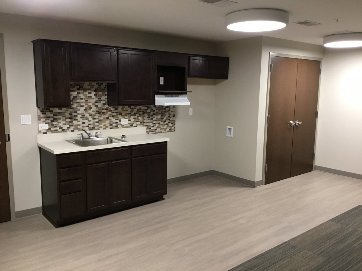 LSBlackBuilds's tweet image. We are getting an inside look of the newly constructed #dormitory on the Offutt #AirForceBase thanks to senior project manager, Dustin Gallagher. Each one features four bedrooms/bathrooms each along with a common kitchen and living room space. 
#BuiltForTheChallenge