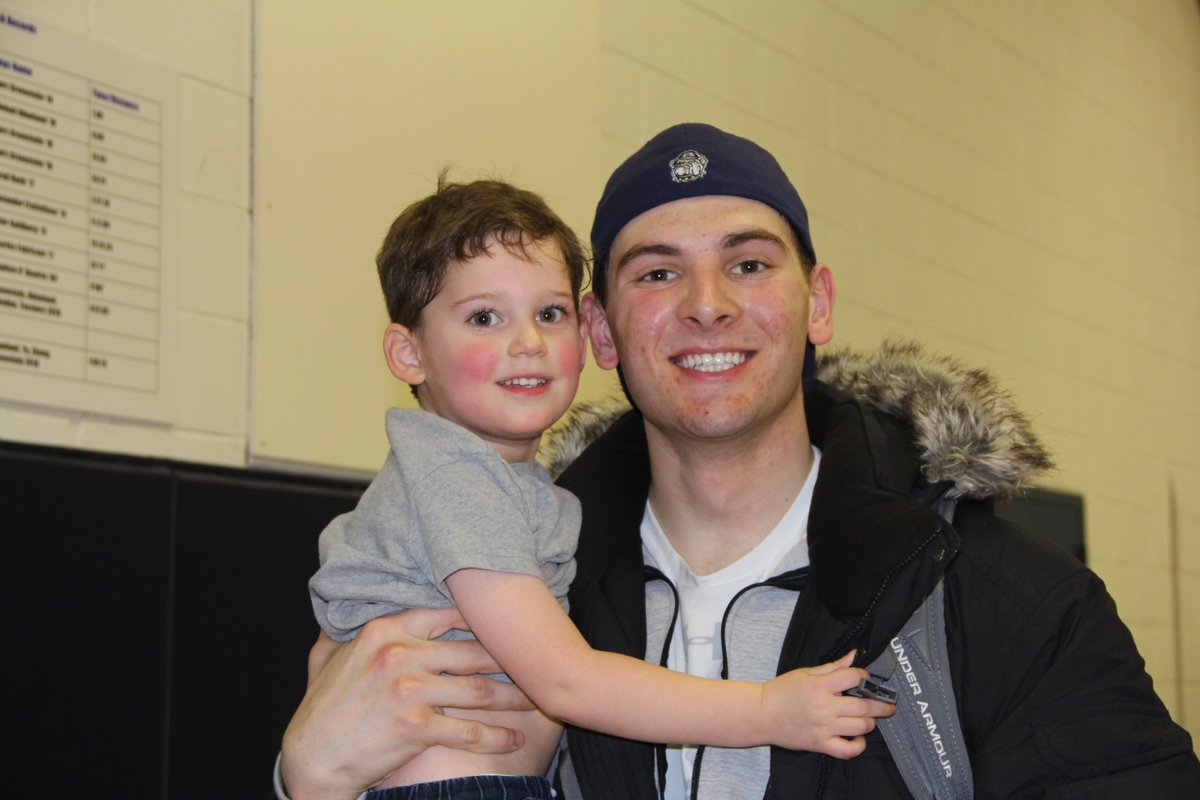 SNaggs32's tweet photo. These #RanneySchool #StateChamps are super heroes to their pint-sized fan base. Thanks for always taking the time to make your littlest fans smile!! #PantherPride @chris_autino @Scott_lewis_23 @BryanAntoine_ @pjwheeler04 @AlexKlatsky4 https://t.co/dxI0WQLLG5