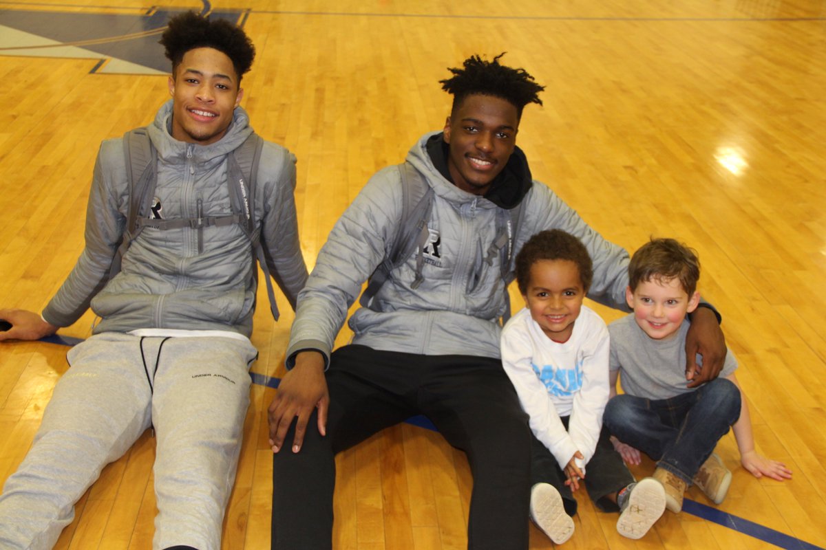 SNaggs32's tweet photo. These #RanneySchool #StateChamps are super heroes to their pint-sized fan base. Thanks for always taking the time to make your littlest fans smile!! #PantherPride @chris_autino @Scott_lewis_23 @BryanAntoine_ @pjwheeler04 @AlexKlatsky4 https://t.co/dxI0WQLLG5